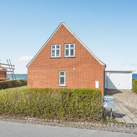 2 Bedroom Beautiful In Feriehus