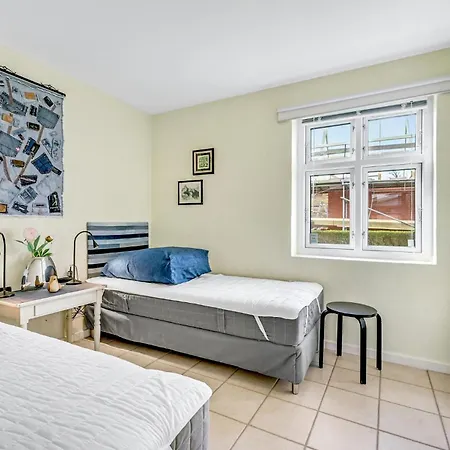 2 Bedroom Beautiful In Nyaraló Tranekær